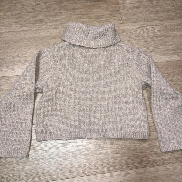 Universal Threads Women Cropped Tan Turtleneck Sweater Size Medium - Image 3