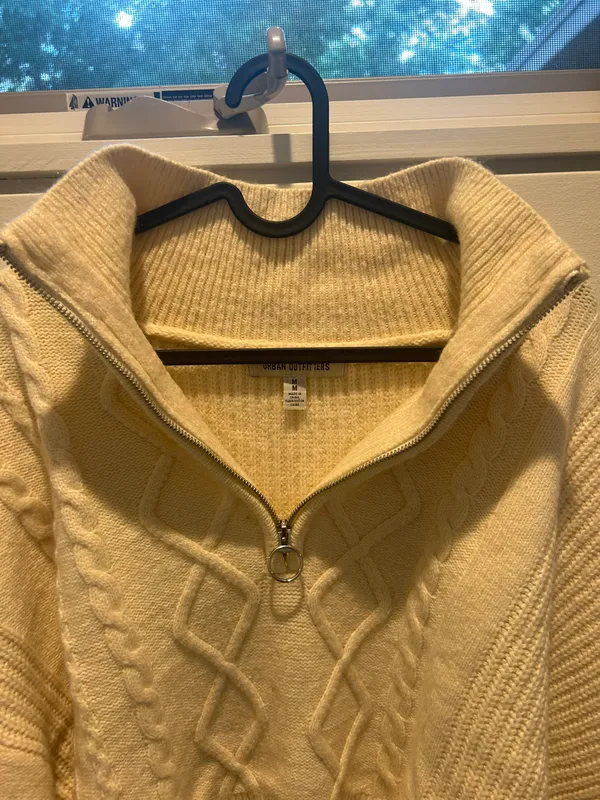 Thick Sweater - Image 9