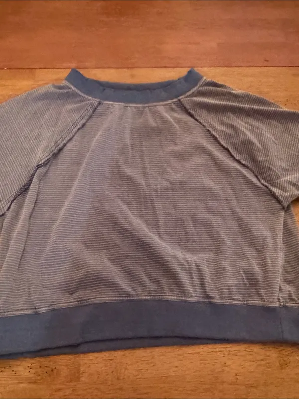 Doe & Rae Blue Striped Short Sleeve Sweatshirt Raw Edge Pullover - Image 4
