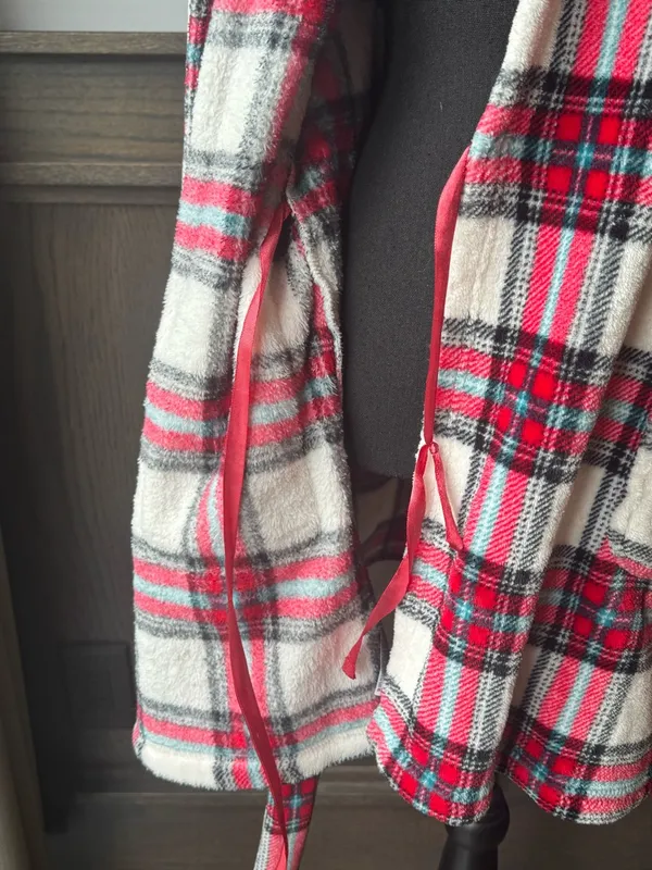 Forever 21 Red, Black & White Plaid Hooded Robe Largr - Image 5