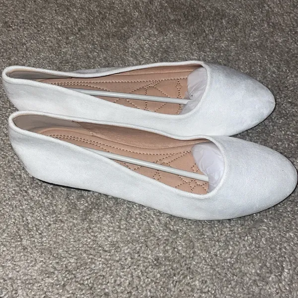 New white faux suede ballet flats size 9 - Image 7