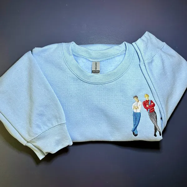 Red White & Royal Blue Small‎ Sweatshirt Embroidered Alex Henry Book Wedding - Image 3