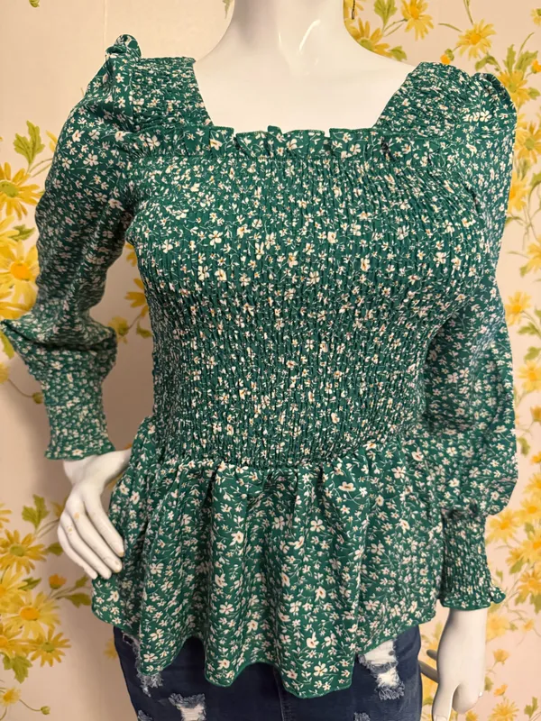 Green peplum-style blouse with a ditsy floral print size M - Image 5