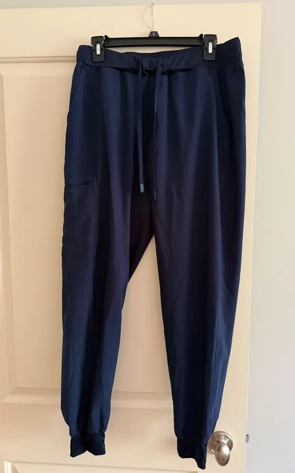 Amazon COZYFIT Scrub set - Image 2