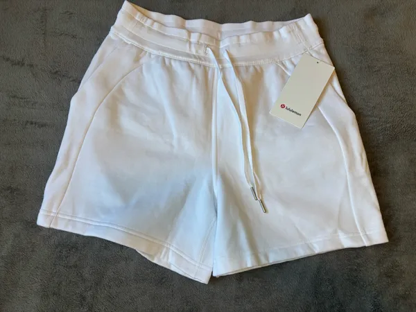 Lululemon Scuba High-Rise Short 5" White Size 8 - Image 2