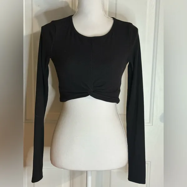 White Fox Boutique Black Ribbed Crop Top size Medium - Image 2