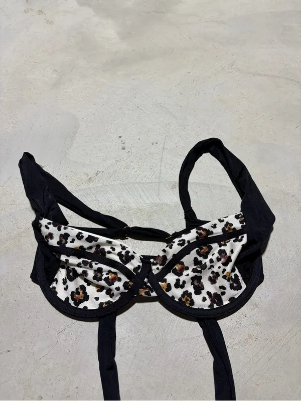 Beach bunny Women's cheetah Print Bikini Top large - Image 2