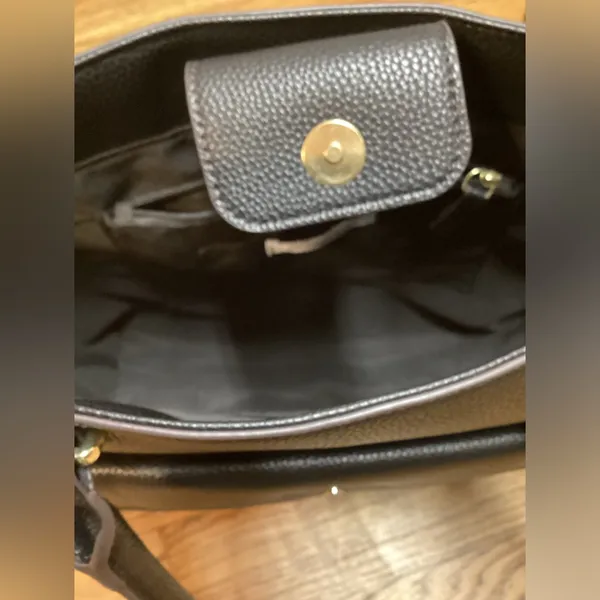 Liz Claiborne Black pebbled faux leather purse - Image 11