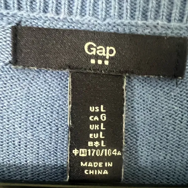 GAP Women's Blue Crew Neck Sweater - Image 2