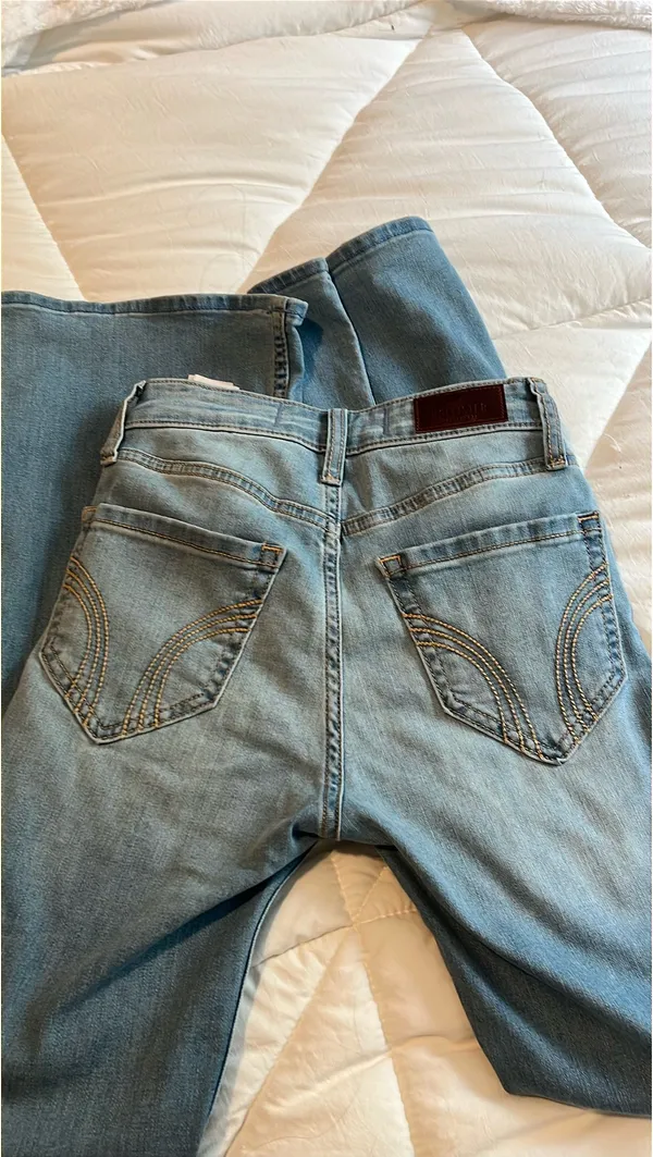Hollister High Rise Flare Jeans - Image 2