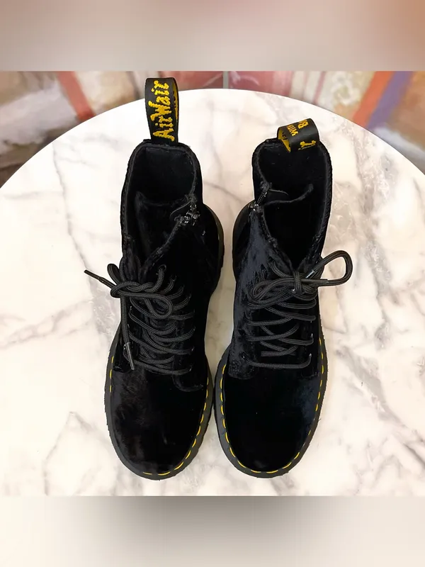 Dr. Martens Jadon Velvet Platform Boots Black Size 7 EUC - Image 4