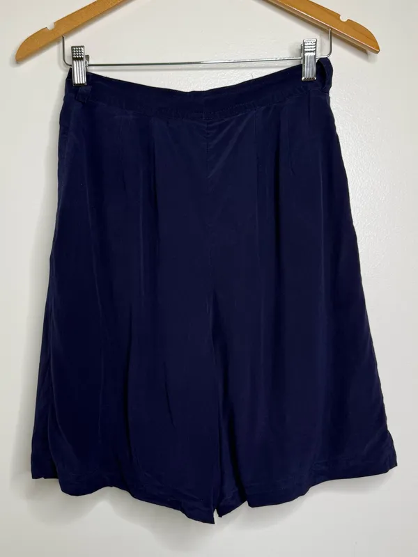 August Silk Vintage 100% Silk High Waisted Navy Dress Shorts Culottes Pleats 7” Inseam Sz 10 - Image 5