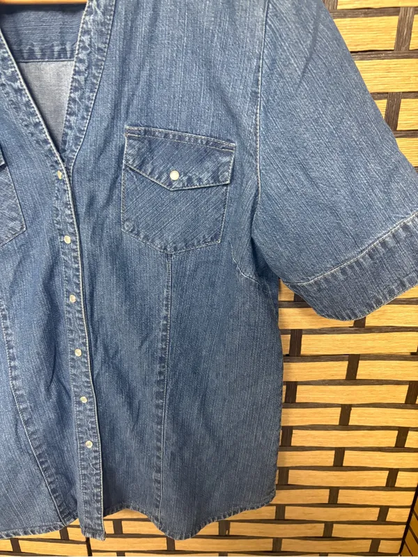 Faded glory denim snap front top size large - Image 4