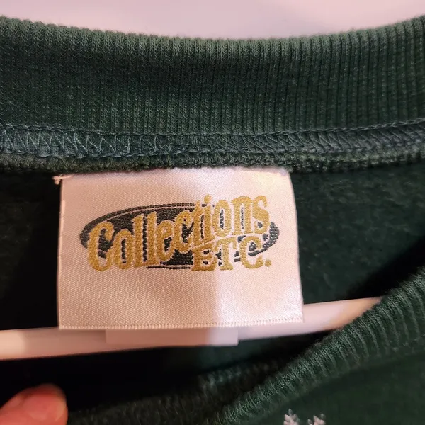Vintage Collections Green Embroidered Winter Holiday Cardinal Sweatshirt Size M - Image 5