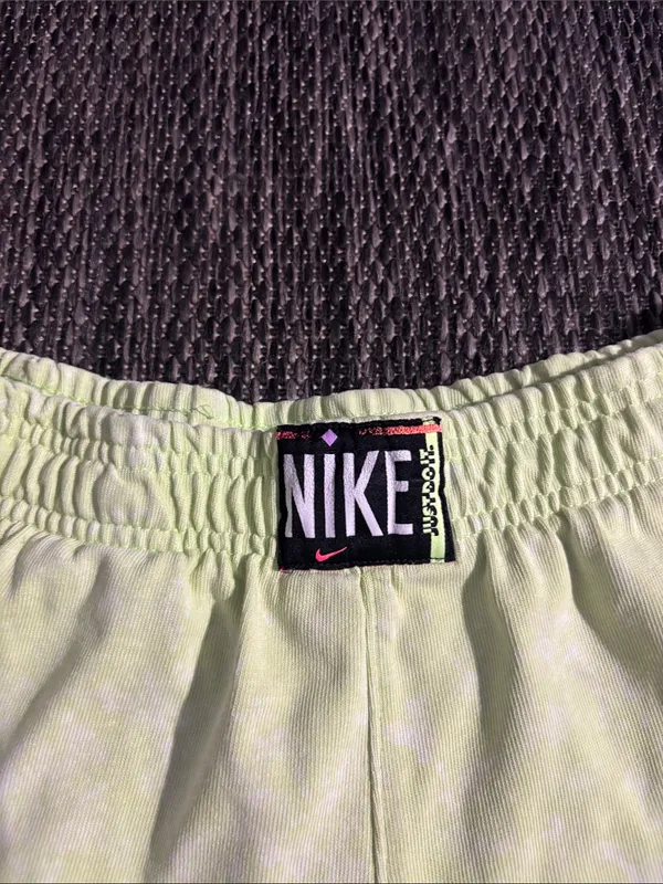 Nike Green Retro Oversized Loose Fit Shorts with Pockets Size Small - Image 4