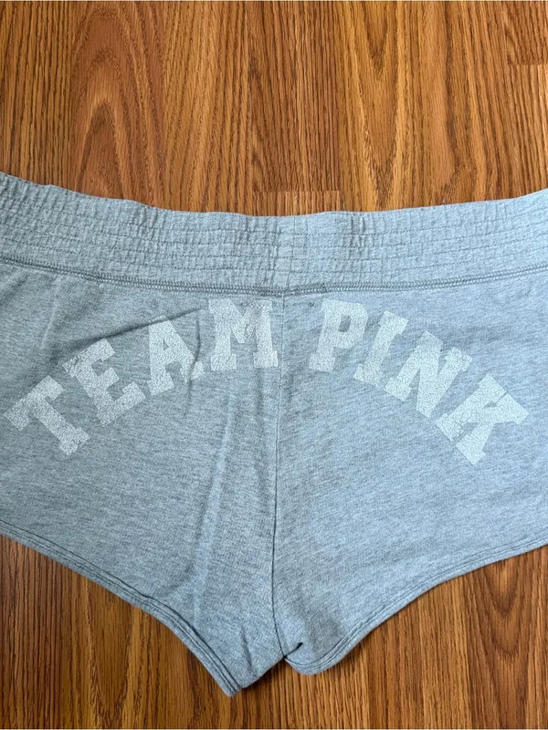 VTG Y2K Victoria's Secret PINK grey "Team Pink" low-rise booty shorts large. - Image 4