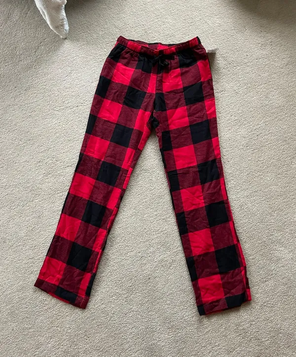 Old Navy Red And Black Flannel Pajama Pants - Image 3
