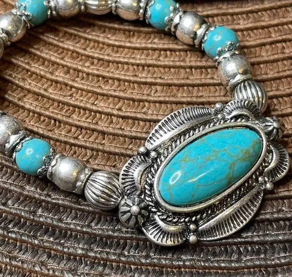 Boutique Western women’s Howlite turquoise and silver stretch bracelets. - Image 5