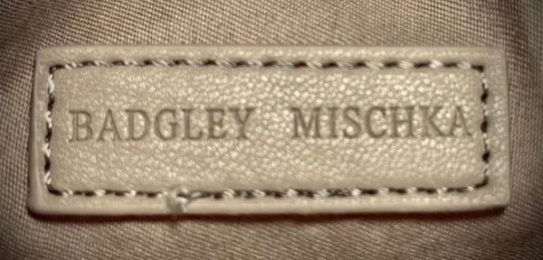 Badgley Mischka Beige Crossbody Quilted Phone Bag. BNWT - Image 6