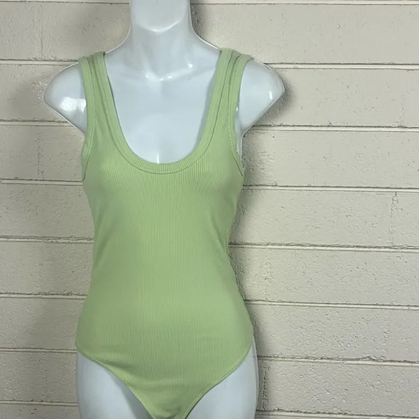 Abercrombie & Fitch pastel lime green ribbed knit sleeveless bodysuit size S - Image 5