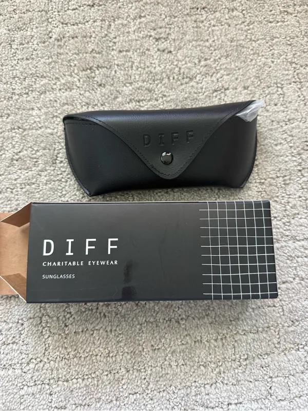 DIFF Eyewear Indy Rectangular Sunglasses Reddish Pink New in Box - Image 6