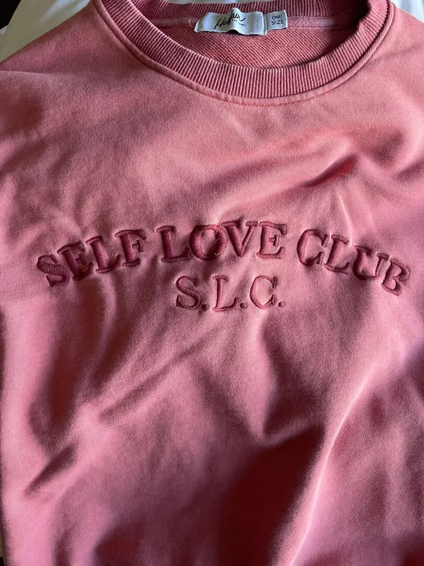 Revolve Mayfair Group Crew Neck - Image 3