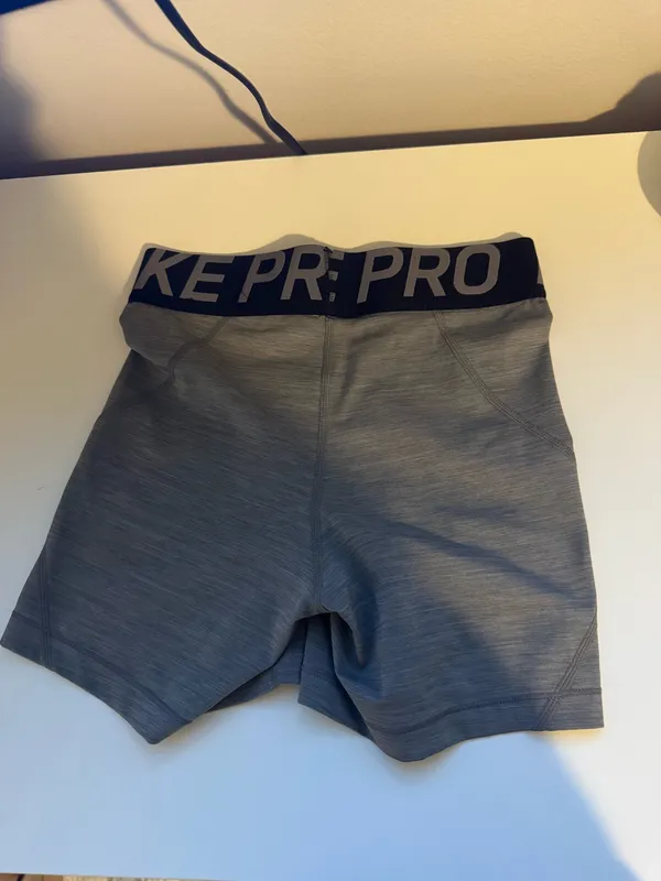 Nike Pros Grey - Image 2