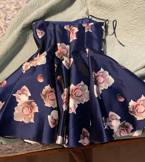 Formal Dress Blue Size 6 - Image 3
