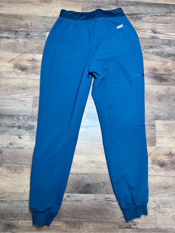 Figs Scrub Set Jogger Pants size S, blouse size M Color TURQUOISE - Image 5