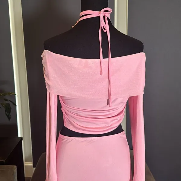 Pink 2 Piece Set Off the Shoulder Long Sleeve Crop Top & Skirt Size L NEW - Image 15
