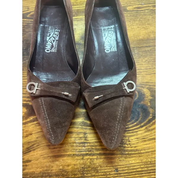 Salvatore Ferragamo Brown Suede Kitten Heels Size‎ 9 - Image 4