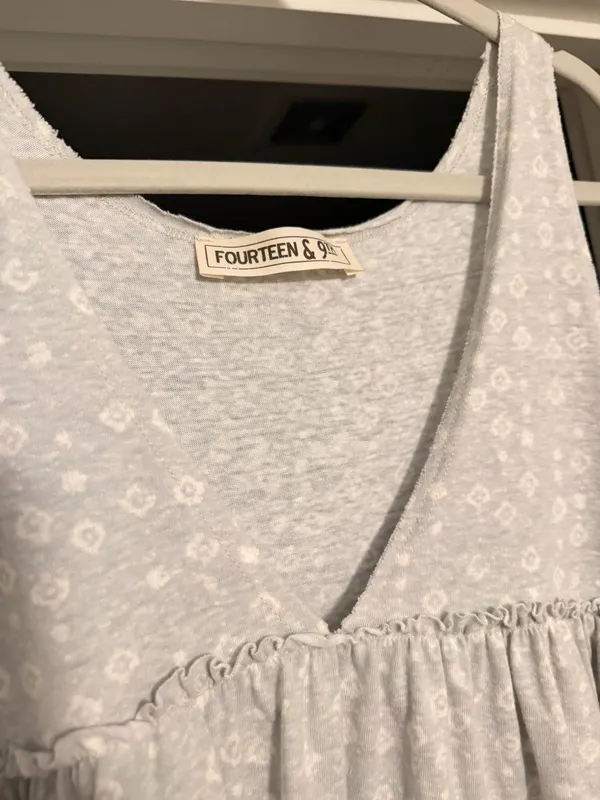 Fourteen & 9th Boutique Top Tank Grey Sleeveless Large - Image 2