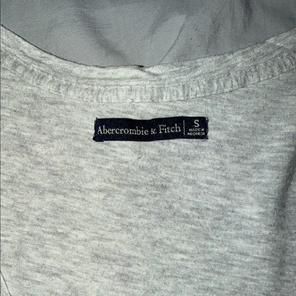 Abercrombie and Fitch Women's Casual V-Neck Gray Top - Image 2