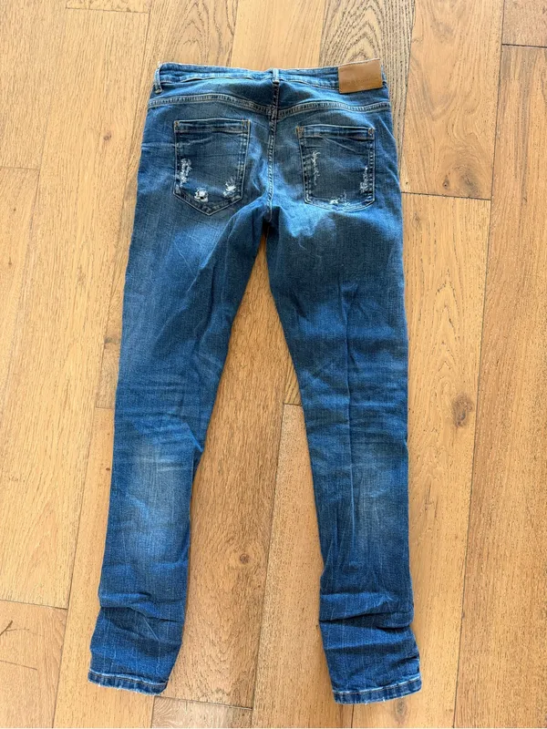 Zara Basic Denim Straight Ripped Jeans - Image 4