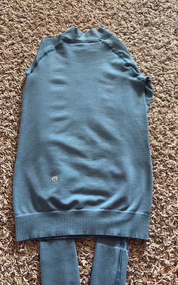 Lululemon Shirt Size 4 - Image 2