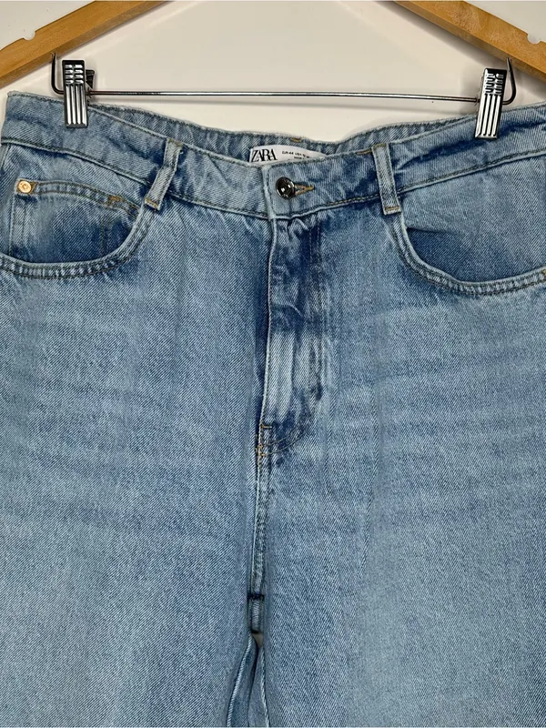 Zara High Rise Raw Hem Straight Leg Jeans Light Wash Size 12 - Image 4