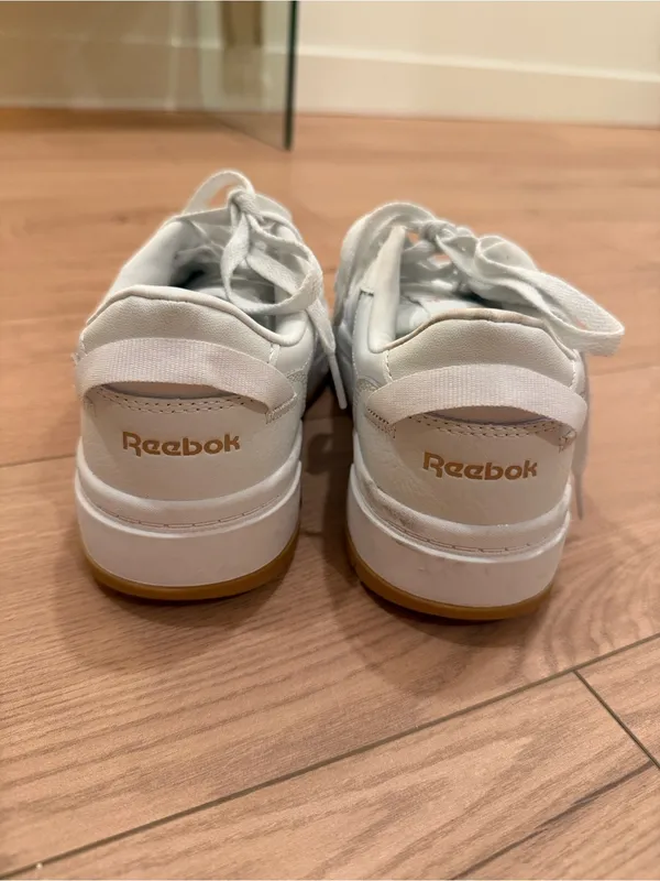 Reebok Ortho Lite White Leather Sneakers with Gum-Trim Sole Size 7.5 - Image 4