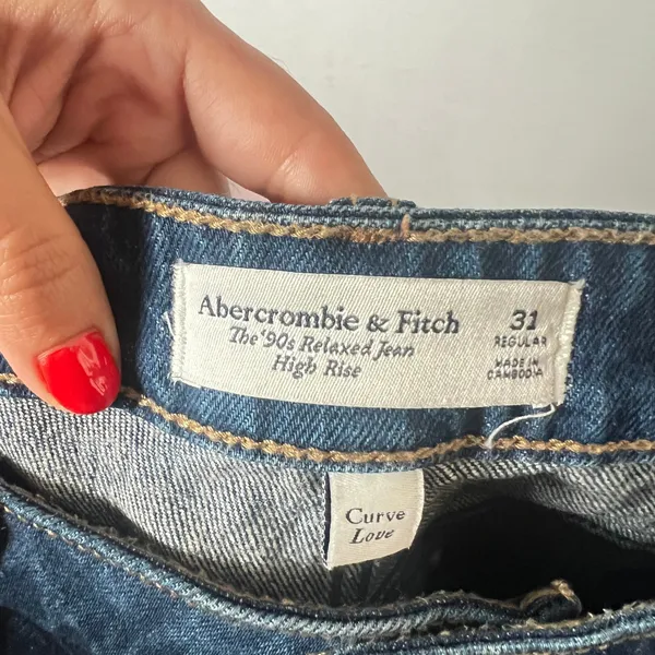 Abercrombie & Fitch Women's 31 Curve Love 90s Relaxed‎ Jeans High Rise Split - Image 4