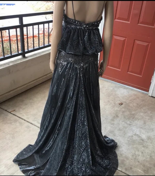 Elegant Black Beaded Peplum Evening Gown - Image 11