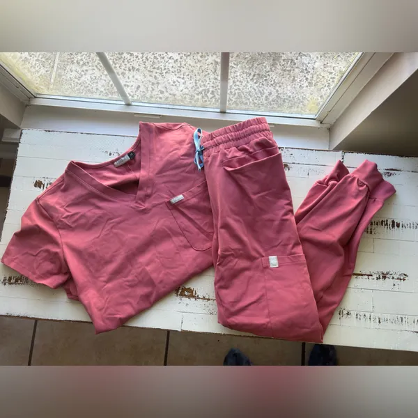 Scope scrubs set in pink- Thea 8 pocket jogger and Harry 1 pocket top - Image 15