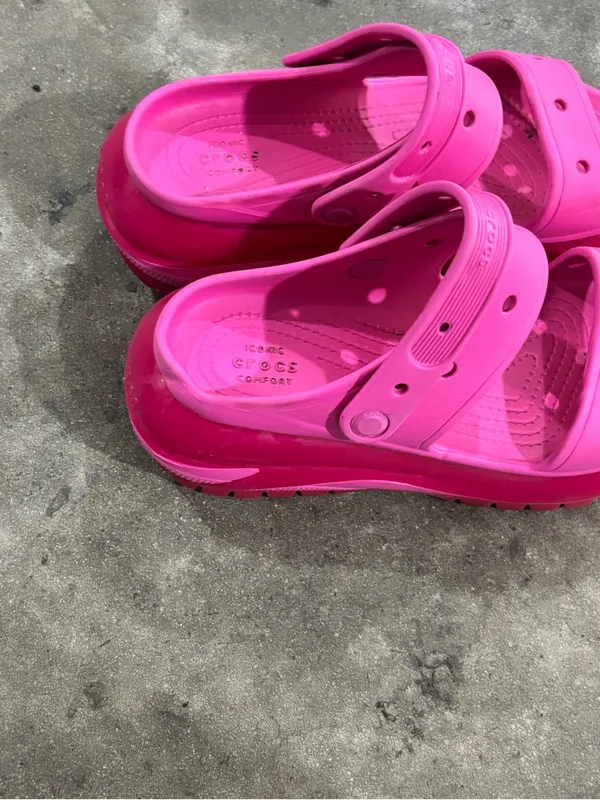 Crocs Classic Mega Crush Clog Juice Pink size  8 - Image 2