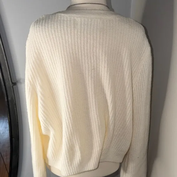 No Boundaries Cream Single-Button V-Neck Knit Cardigan - Image 5
