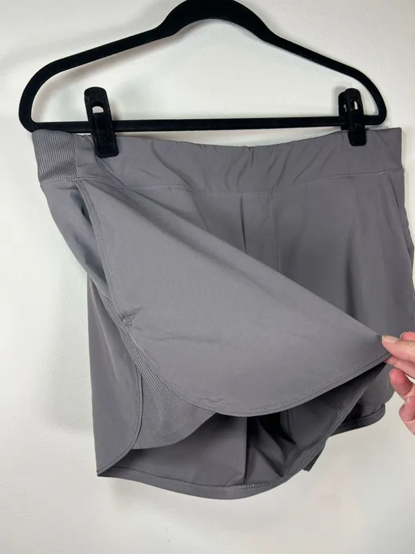 Athleta Brooklyn Shorts Silver Bells Gray Pockets Activewear Travel Hiking Sz 14 - Image 4