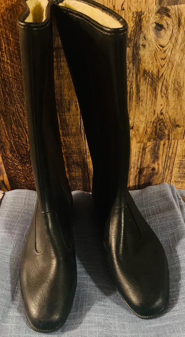 Chandlers Vintage English leather and sheep lined boots Size 8 black - Image 3