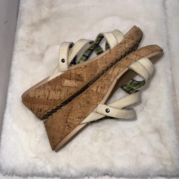 Crocs‎ A-Leigh Women's Size 10 Beige Cork Wedge Sandals Strappy Suede Like Style - Image 3