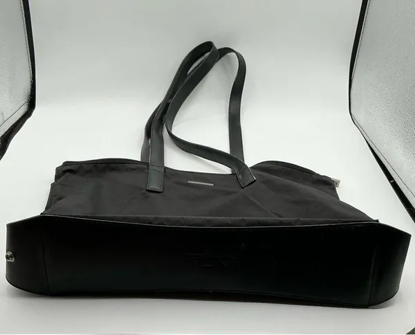 A Very Rare Beautiful Vintage Foldable Nylon Tumi Travel Tote Bag - Image 2
