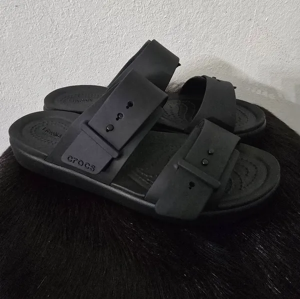 Crocs Brooklyn Buckle Low Low women's Sandal Size 6 - Image 2