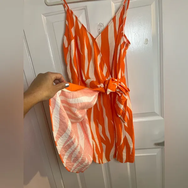 H&M women Wrap dress‎ - Orange/Zebra Size Medium - Image 5