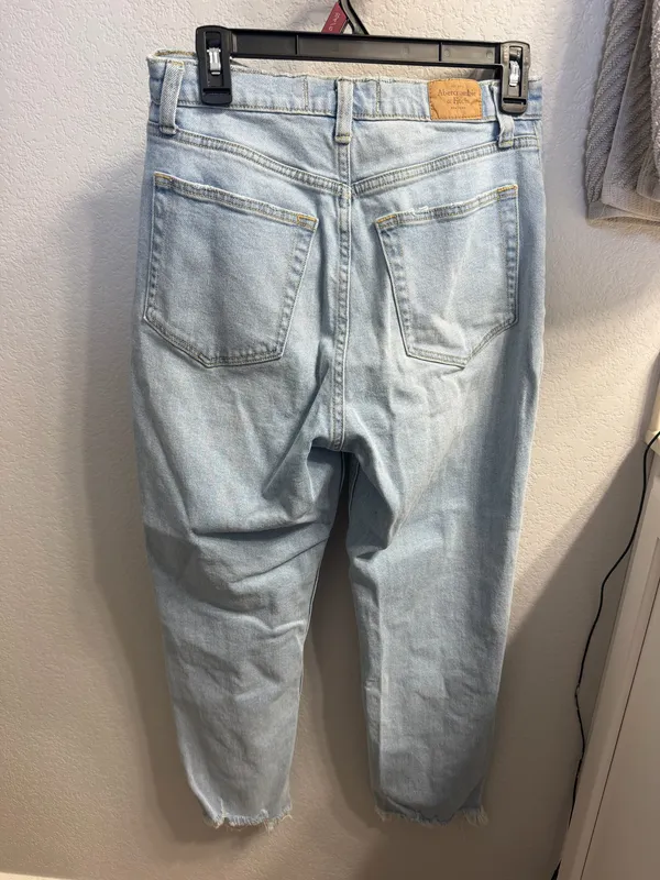 Abercrombie High-Rise Jeans Curve Love - Image 3