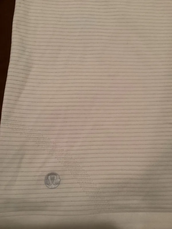 Lululemon Size 10 White Racerback Seamless Tank Top - Image 2